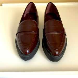 Vince Camuto burgundy oxfords, lightly used